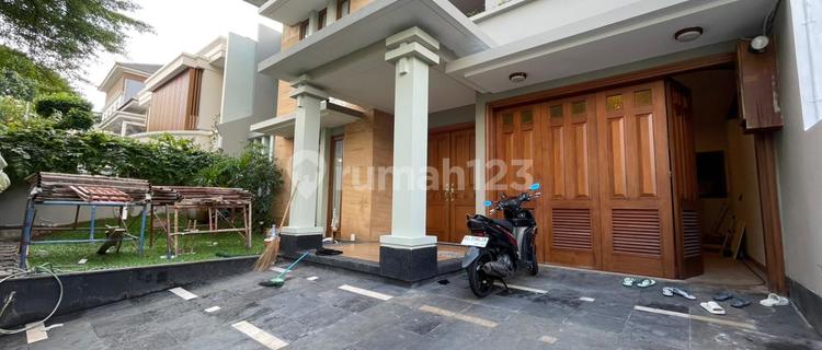 Luxury House in the Elite Complex of Pondok Indah, South Jakarta 1