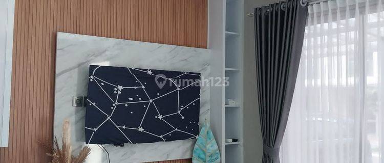 Rumah 2 Lantai Bagus Furnished di Pik 1