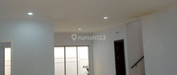 Rumah Bagus Semi Furnished di Island Lilac, Jakarta Utara 1