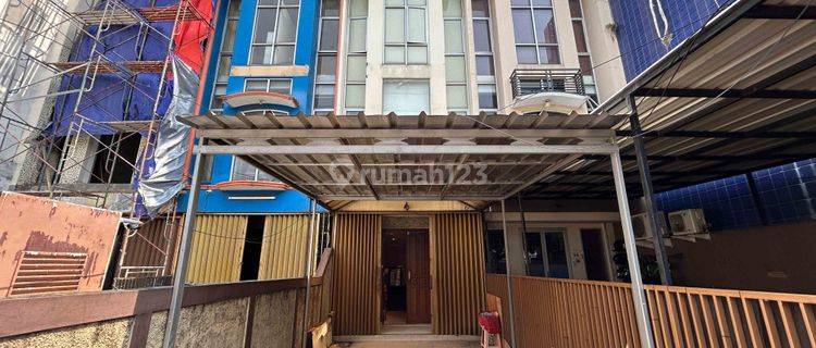 Ruko di Kawasan Kuliner di Tebet Akses Jalan Utama 1