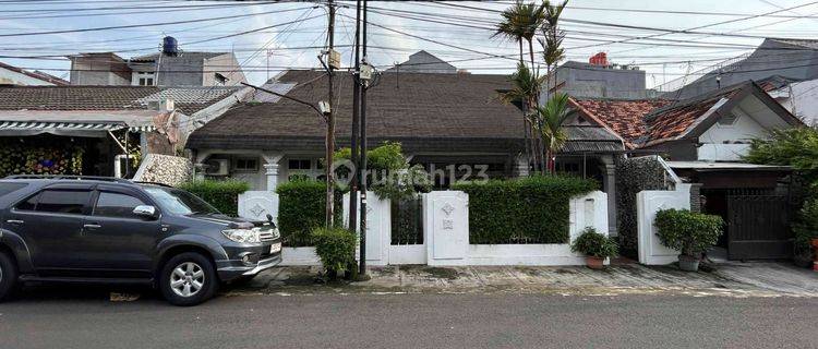 Rumah Siap Huni di Tebet Barat Akses Jalan 3 Mobil Dekat ke Taman Ecopark 1