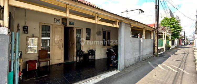 Rumah Lama Hitung Tanah di Tebet Lokasi Sangat Strategis 1