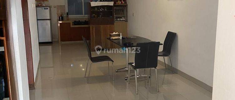 Dijual Rumah 2 Lantai Bagus Jalan 3 Mobil 1