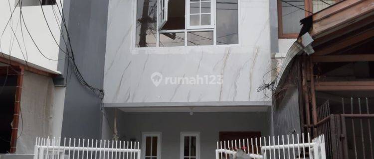 Dijual Rumah Cantik Sudah Renovasi di Taman Palem Lestari Jakbar 1