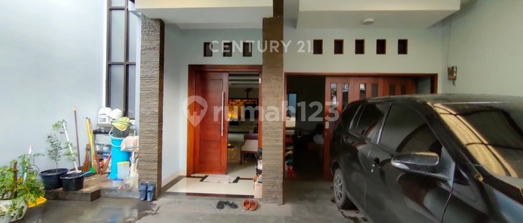 Ready-to-Occupy and Beautiful House in Taman Villa Meruya, West Jakarta 1