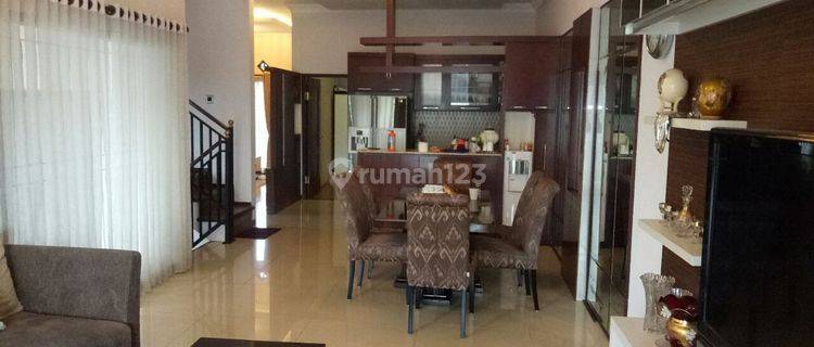 Dijual Rumah Lux Full Furnish Siap Huni di Setramurni 1