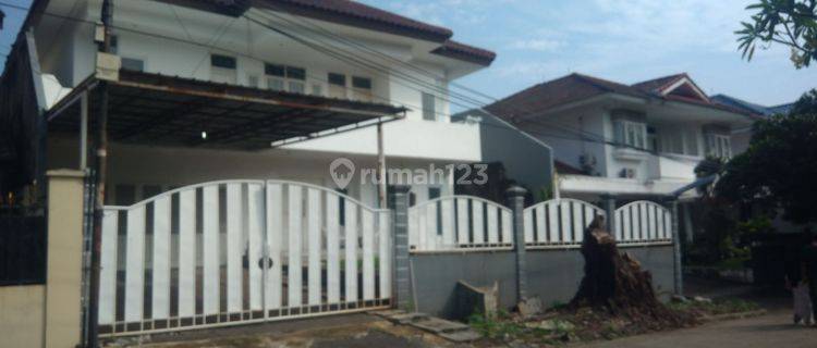 Rumah Disewakan di Megapolitan Cinere 2 Lantai Bagus hadap Timur 1