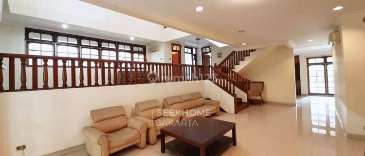 Disewakan Rumah 2 Lantai Kebayoran Lama Jakarta Selatan 1