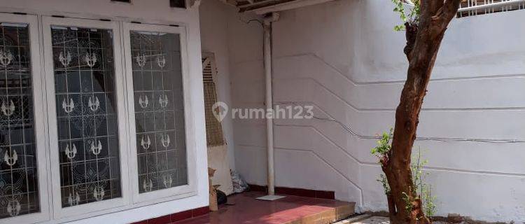 Rumah Nyaman Siap Huni Di Kebon Jeruk - Dekat Fasilitas Umum 1