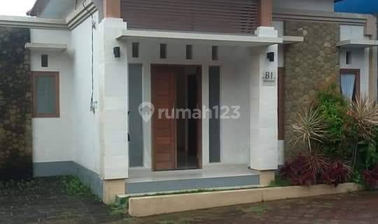 Rumah Semi Villa di Beranda Garden Mumbul 1