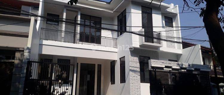 Rumah SH 2 Lantai Dekat Area Perkantoran Dan Bisnis 1