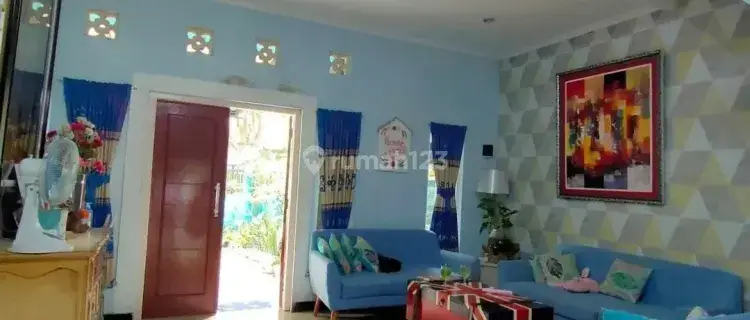 Rumah di Bukit Sari 2 Lantai SHM Bagus Semi Furnished 1