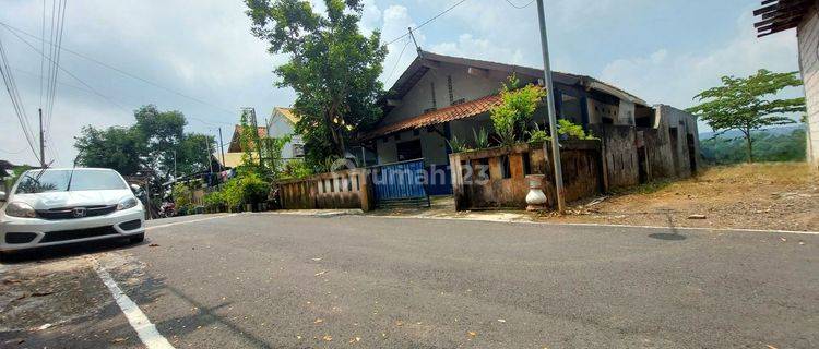 Jual Rumah SHM hadap Timur Laut di Jl Watulawang Papandayan 1