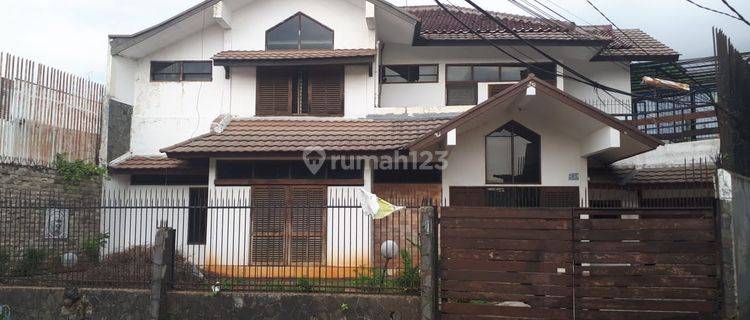 Disewakan Rumah Kebon Jeruk 4+1 Bed Semi Furnished, Lt 342m 2 Lt 1