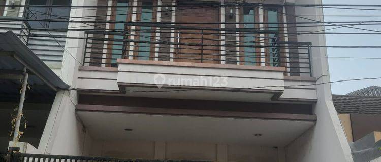 Siap Huni Rumah Kebon Jeruk 5x15m 3 Lt Semi Furnished, Dekat Rcti 1