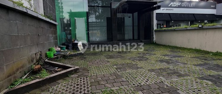 Ready-to-occupy shophouse suitable for an office, main road access in Dago. 1