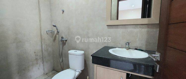 Rumah 2 Lantai Baru Semi Furnished, Sbp 819 1