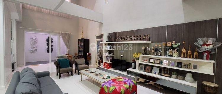 Rumah 2 Lantai Bagus Furnished di Batununggal, Bandung 1