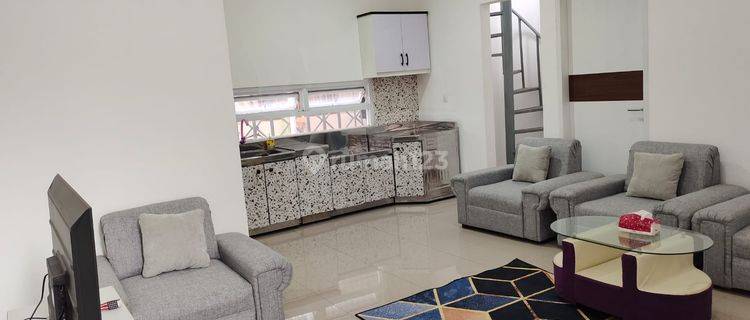 Rumah 3 Lantai Bagus Furnished Sayap Pasteur, Blkg Btc D Botanica 1