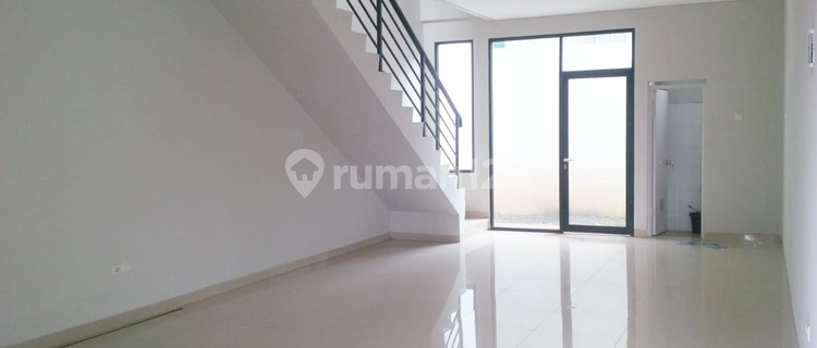 2 Unit Ruko Sukahaji, Wing Setrasari Main Road 1