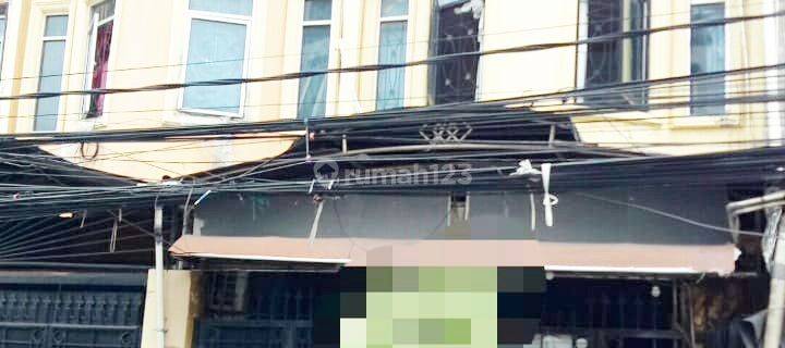 Rumah Mangga Besar 3,5 Lantai di Lokasi Strategis, Siap Huni 1