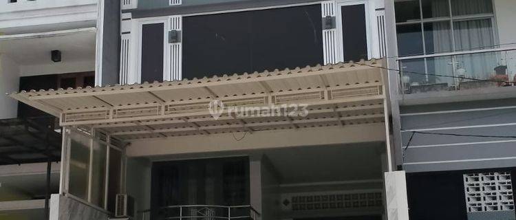 Dijual Rumah di Taman Harapan Indah Lokasi Strategis  1