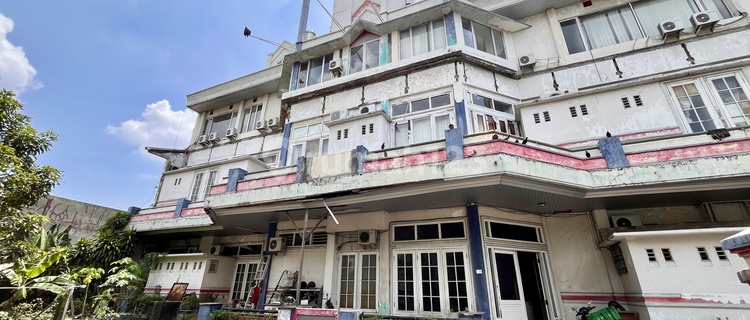 Boarding House for Sale in Dukuh Kupang, Surabaya. All rooms with en-suite bathrooms. 1
