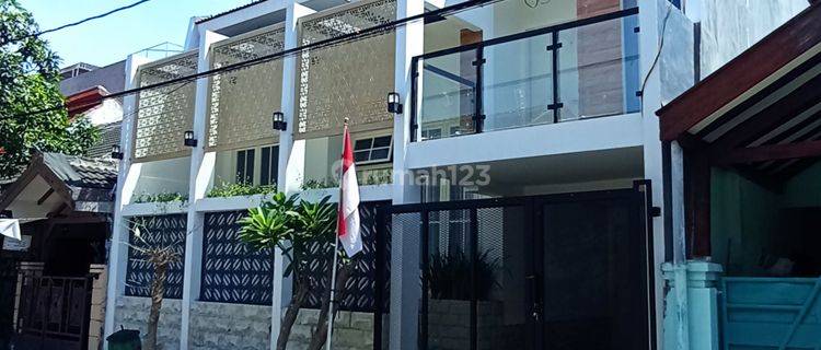 Dijual Rumah di Semolowaru 1