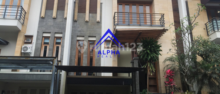 Cheap Sale Furnished House in Ciumbuleuit Bandung 1