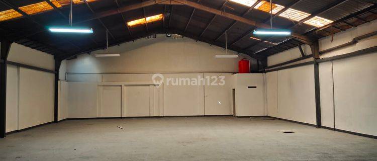 Disewakan Gudang Siap Pakai di Naripan Bandung  1