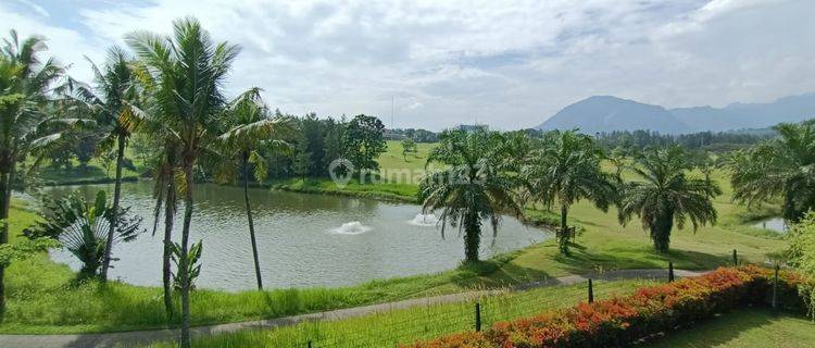 Modern Glass House Best View Golf di Sentul, Bogor 1