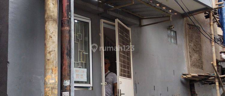 Rumah 2 Lantai Sudah Renovasi Selatan 1