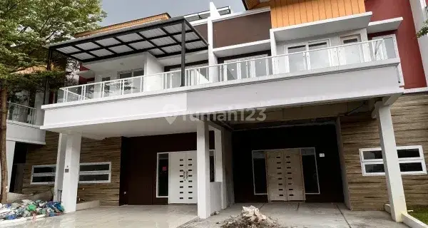 Rumah di Jalan Gaperta ujung Medan Helvetia SHM 3 Lantai 1