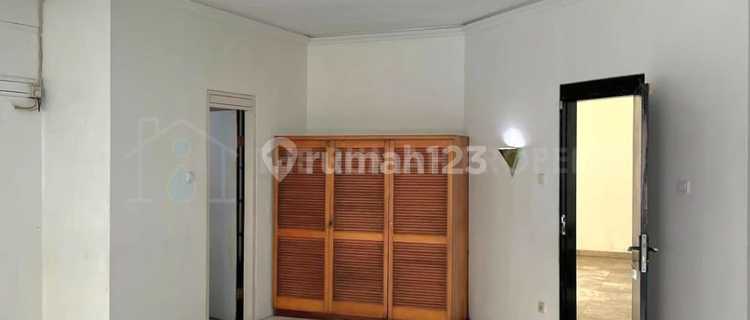 Rumah Siap Huni Semi Furnished SHM Kemang 1