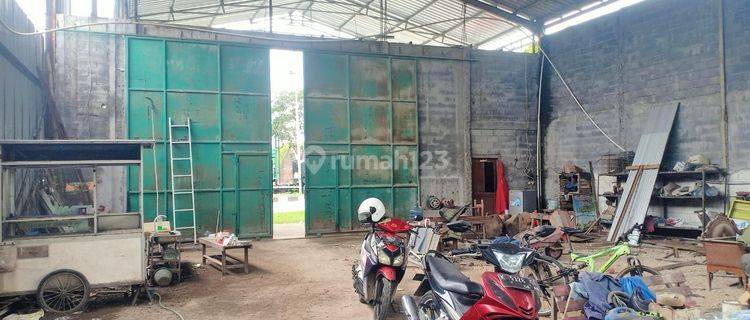 Gudang pinggir jalan raya pantura demak 1