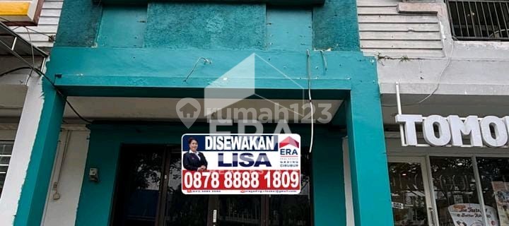 For rent 3-story shophouse in frontmost strategic location of Legenda Wisata. 1