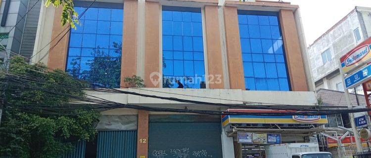 Sewa Ruko Strategis Di Bendungan Hilir Gandeng 3 Unit 4½ Lantai 1