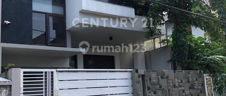 Modern House in Utan Kayu, Nice Neighborhood Near Campus 1