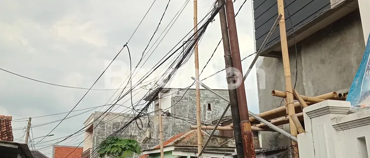 RUMAH 2 LANTAI DI BAMBU APUS JAKARTA TIMUR 1