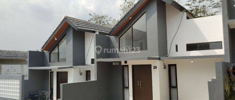 Rumah Cibiru Cipadung Dekat Polda Jabar Kampus U I N Bisa K P R. 1