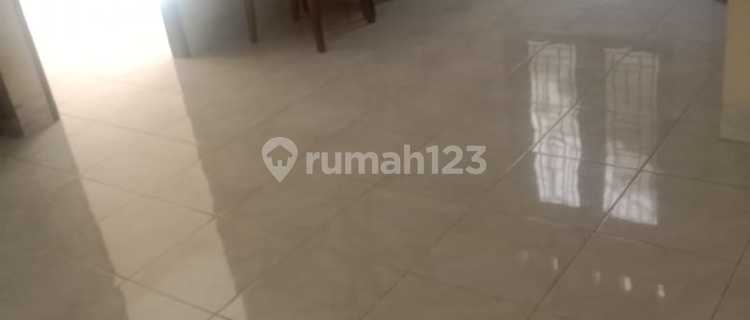 Dicsewakan Rumah Pusat Kota Mataram  1