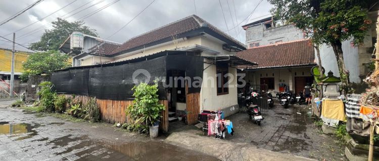 Cheap Boarding House for Sale in Peguyangan, North Denpasar. Land area 435M2. Price 2 Billion Negotiable. 1