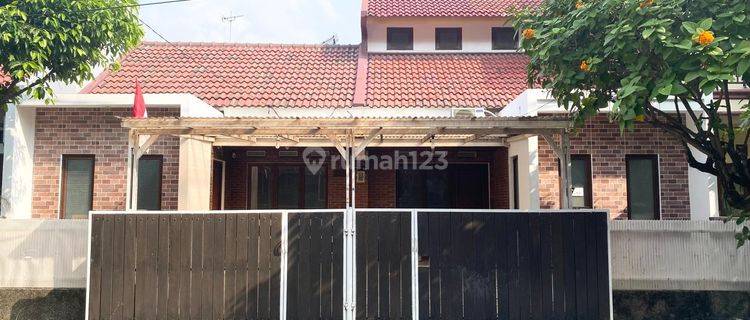 Rumah 2 Lantai Sudah Renovasi Perumahan Kemang Pratama 3, Bekasi 1