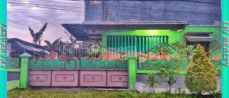 Dijual rumah 2 lantai cocok untuk usaha, lokasi Ajung. 1