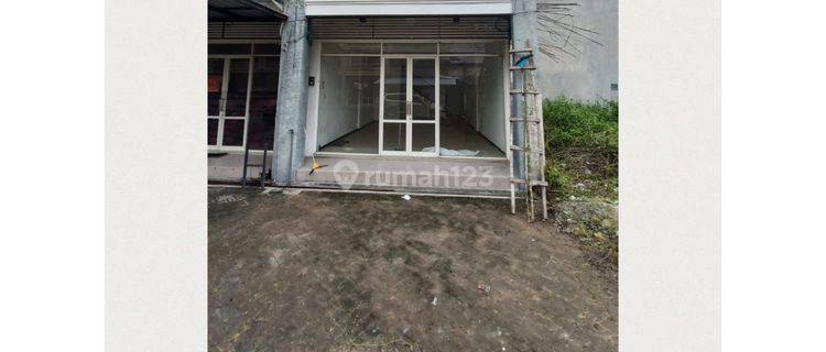 Dijual ruko 2 lantai dekat Kampus & parkiran luas. 1