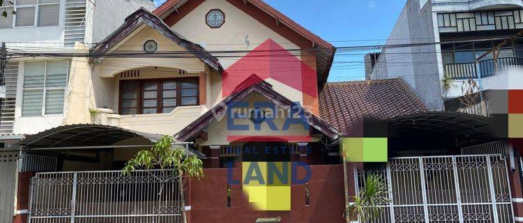 Rumah 2 Lantai SHM di Jalan Cengkeh , Malang 1