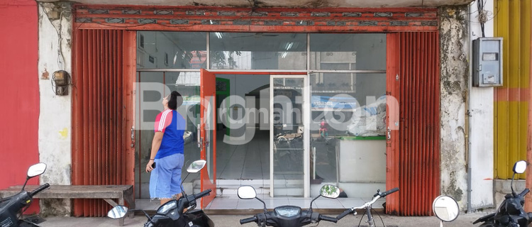 Store on Mojopahit Street Mojokerto 1