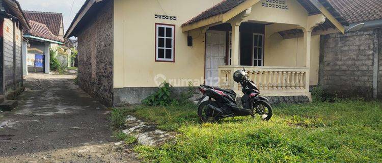 Rumah di Jalan pakem.turi SHM Bagus 1