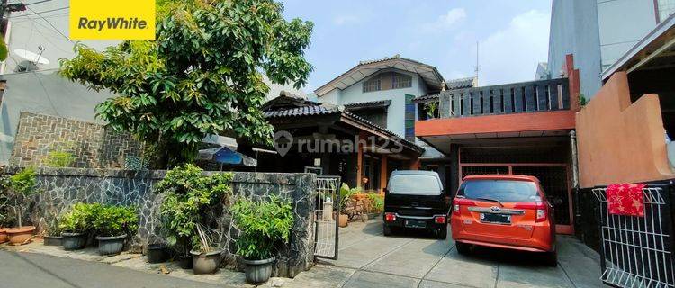 Rumah Dijual di Pondok Bambu, Strategis, Dekat Ke Mana Mana 1