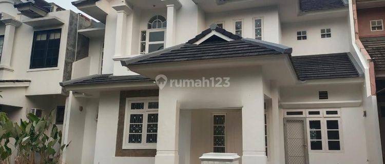 Rumah 2 Lantai Luas Rapi Siap Huni Dalam Cluster 1